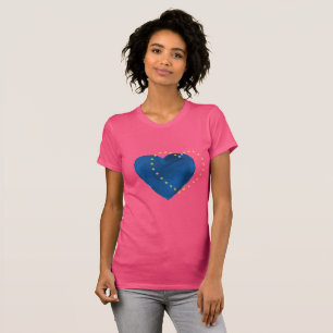 Le coeur et les points ont enlevé le T-shirt