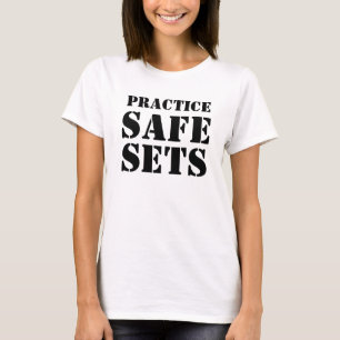 Le coffre-fort place le T-shirt des femmes