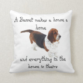 Le coussin w/Saying "un basset fait à une Chambre