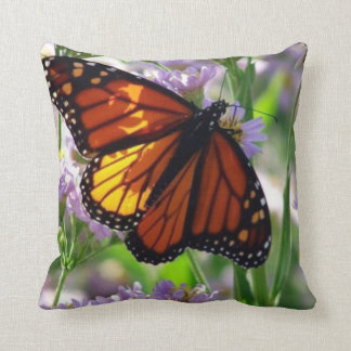 Le double a dégrossi coussin de papillon