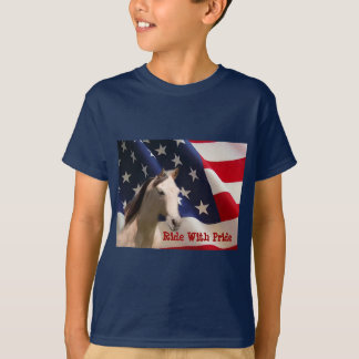 Le drapeau américain de cheval badine le T-shirt