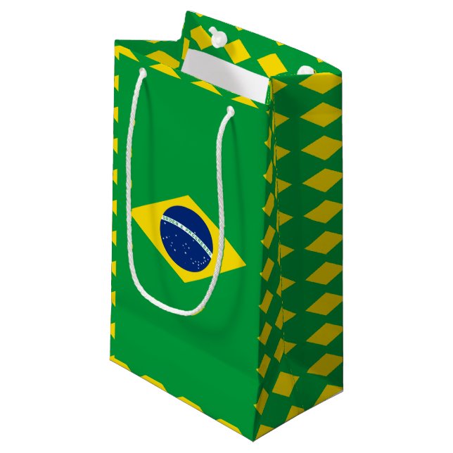 Le drapeau brésilien dresse un sac cadeau (Devant Angle)