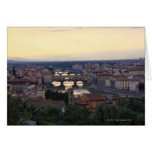 Le fleuve Arno et le Ponte Vecchio à Florence,