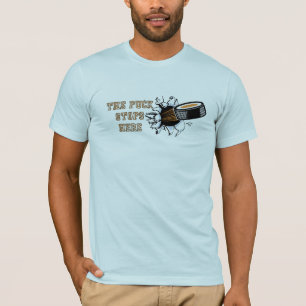 Le galet arrête ici le T-shirt des hommes d'hockey