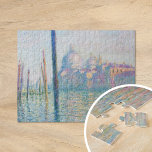 Le Grand Canal | Claude Monet<br><div class="desc">Le Grand Canal (1908) von Claude Monet, französischer Impressionist. Dieses Öl auf der Leinwand ist eines von sechs Gemälden, die den Canale Grande hinunter in Richtung der Salute-Kirche sehen, und ein Teil von Monets größeren Gemälden von Venedig, Italien während seines bleibe dort. Verwenden Sie die Entwurfstools, um einen benutzerdefinierten Text...</div>