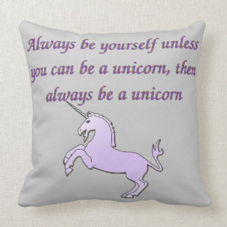 Le gris soit toujours un coussin de licorne