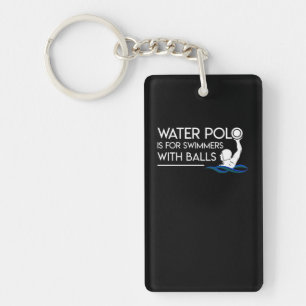 Le joueur de polo d'eau est des nageurs avec des