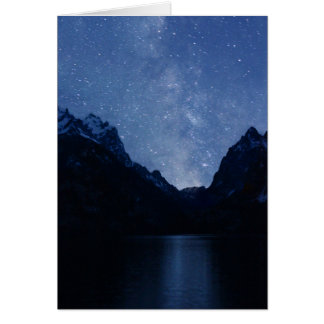 Le lac jenny reflète la manière laiteuse