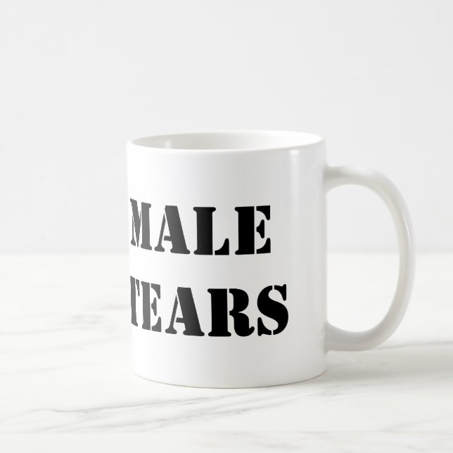 Le mâle déchire la tasse de café (Droite)