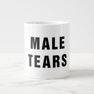 Le mâle déchire la tasse enorme
