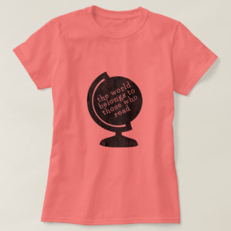 Le monde de T-shirt appartient à ceux qui lisent