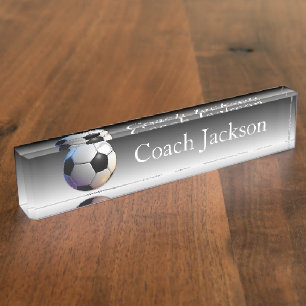 Le noir de ballon de football se fanent plaque