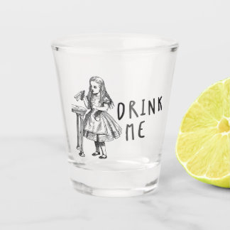 Le pays des merveilles d'Alice me boivent verre à