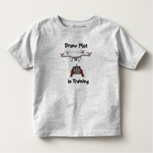 Le pilote de bourdon dans le T-shirt de formation