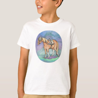 Le poney d'artiste badine le T-shirt
