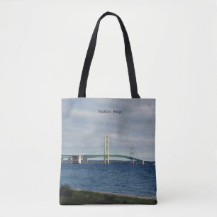 Le pont Mackinac à Mackinaw dans tout le sac four