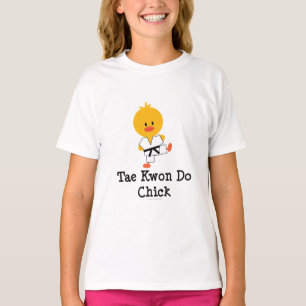 Le poussin du Taekwondo badine le T-shirt