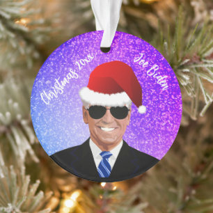 Le président Joe Biden et l'ornement du Père Noël