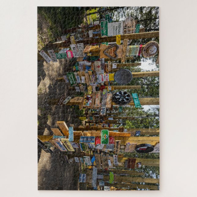 Le Sign Post Forest au Canada Puzzle (Vertical)