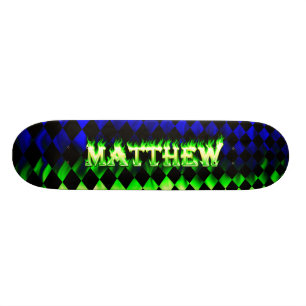 Le skateboard vert feu et flammes de Matthew.