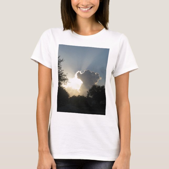 Le soleil éclate à travers le T-shirt Nuages (Devant)