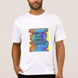 Le T-shirt coloré des hommes