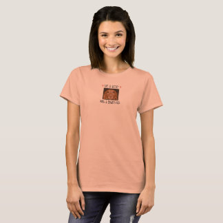Le T-shirt de la femme irlandaise d'or