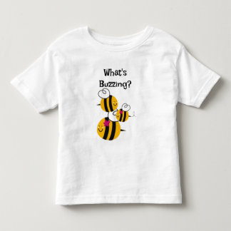 Le T-shirt de l'enfant gaffent des abeilles