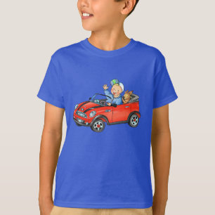 Le T-shirt des enfants foncés de voiture rouge de