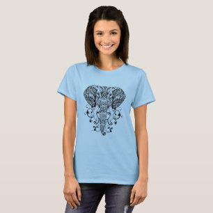 Le T-shirt des femmes avec les mandalas et