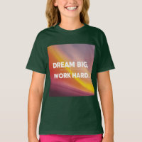 Le T-shirt "Dream Big, Work Hard" est parfait pour