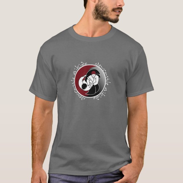 Le T-shirt foncé des hommes d'Aikido de Newcastle (Devant)