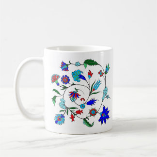 Le tabouret a inspiré la tasse florale de motif