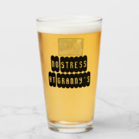 Le verre de boisson à la main de Mamie