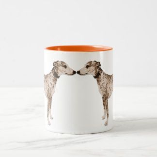 Le whippet embrasse la tasse