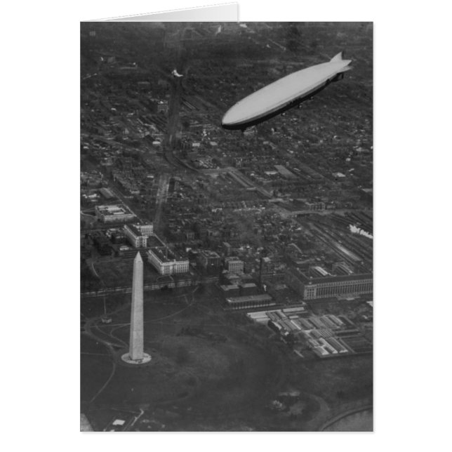 Le ZR3 de l'US Airship 'USS Los Angeles' survole (Devant)