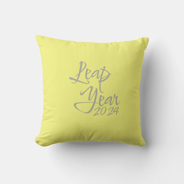 Leap year 2024 Gelber Wurfkissen typografisch Kissen (Vorderseite)