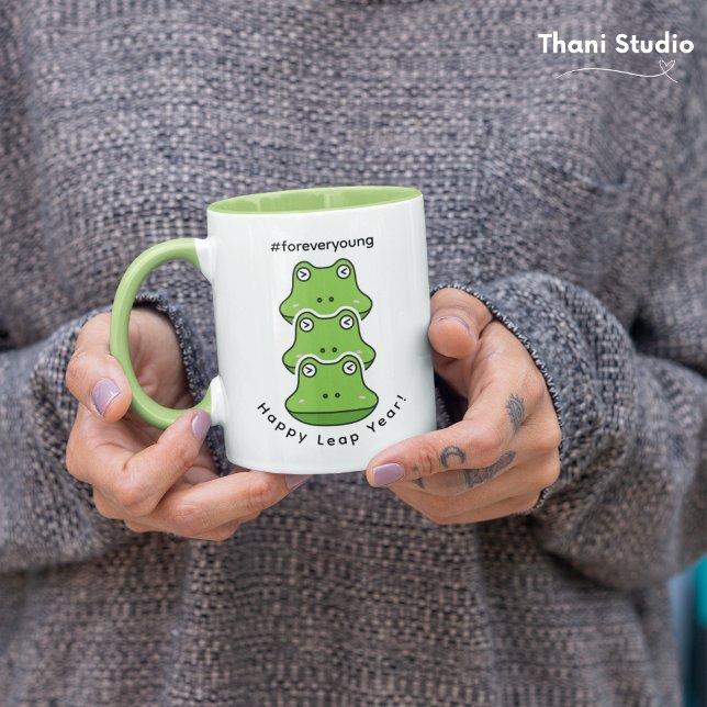 Leap Year Forever Young 3 Frösche Feb 29 Feier Tasse (Von Creator hochgeladen)