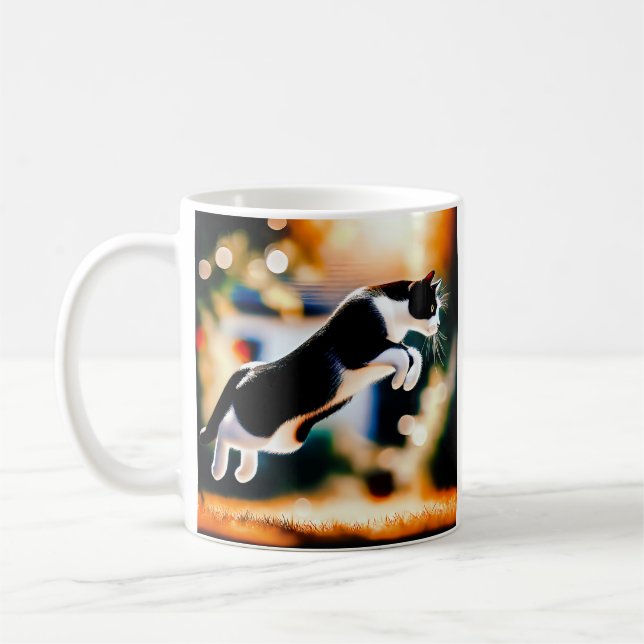 Leaping Black and White Cat Kaffeetasse (Links)