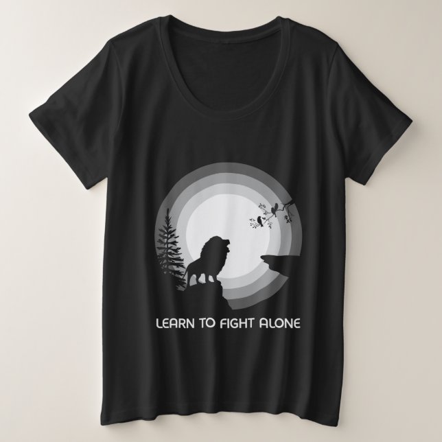 Learn to Fight Alone – Lion Under Moonlight Große Größe T-Shirt (Design vorne)