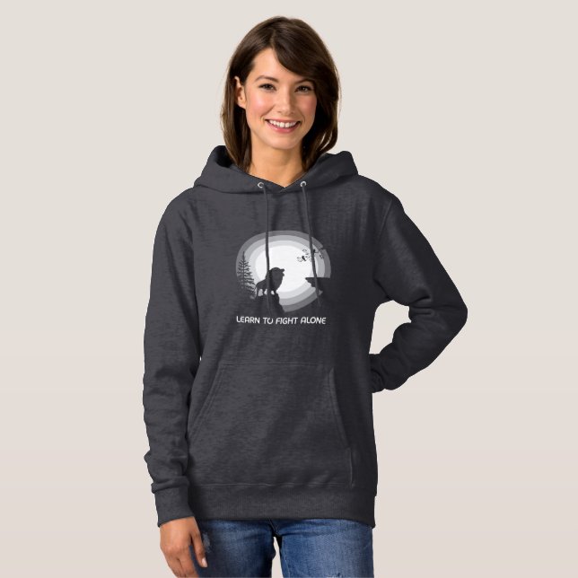 Learn to Fight Alone – Lion Under Moonlight Hoodie (Vorne ganz)