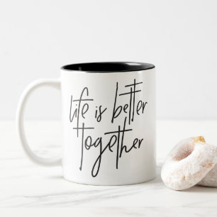 LEBEN IST BESSER ZUSAMMEN moderne handgeschriebene Zweifarbige Tasse