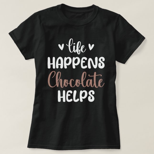 Leben passiert Schokolade hilft Positivität Typogr T-Shirt (Design vorne)