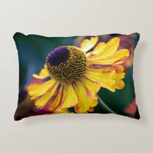 Lebendes Gelbes Helenium mit Lila Zentrum Dekokissen
