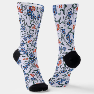 Lebendige blaue Blumengestecke mit grünen Reben Socken