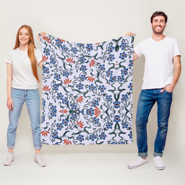 Lebendige blaue Blumenmuster mit grünen Reben Fleecedecke (Beispiel)