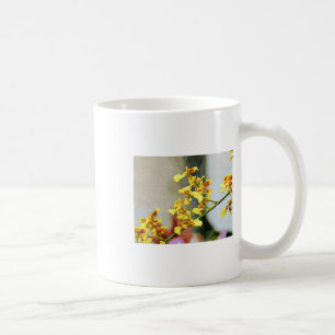Lebendige gelbe Orchideen in einem Aquarell-Kunsts Kaffeetasse