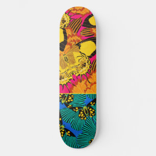 Lebendige maximalistische rosa und türkisfarbene S Skateboard