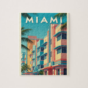 Lebendige Miami-Gebäude mit Palmen