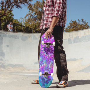 Lebendige psychedelische farbenfrohe groovige Frak Skateboard